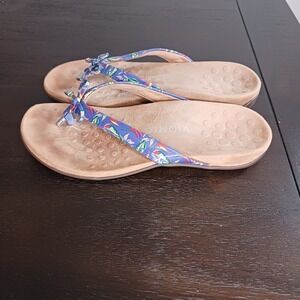 Vionic Bella II Women's Flip Flop Sandals Floral Tropical Vacation Size 8.5